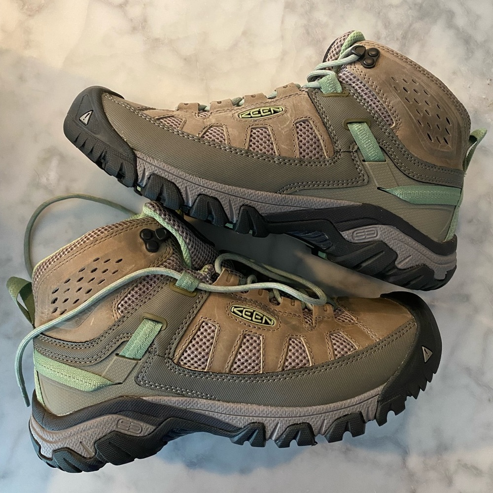 NWT keen women’s targhee size 10